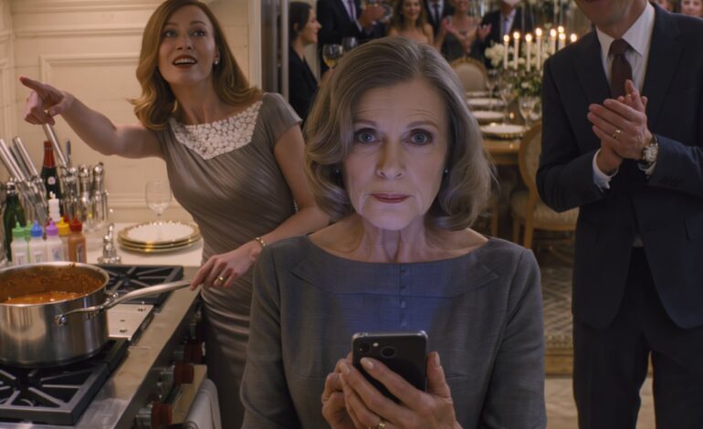 « Maman, tu n’as pas ta place ici !» a hurlé ma belle-fille en remuant son ragoût d’anniversaire dans mes casseroles, assaisonné de mes épices. Mon fils… s’est mis à applaudir : « Enfin quelqu’un qui lui remet les idées en place… » mais il n’a pas terminé sa phrase… Quelques secondes plus tard, un message est apparu sur mon téléphone. Aucun des deux ne comprenait à quel point ils avaient sous-estimé quelqu’un pendant ces cinq dernières années. – Actualités