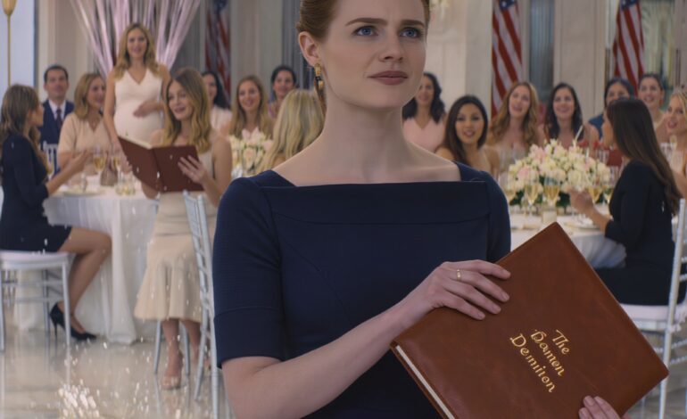 Ma sœur avait oublié mon nom sur la liste des invités à la fête prénatale. Mais dès qu’elle a vu le paquet cadeau dans ma main, son sourire confiant s’est effacé et un silence étrange s’est installé dans la pièce.