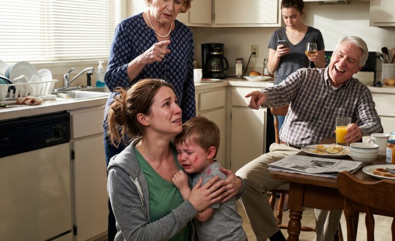 « Ma mère a giflé mon fils parce qu’il l’appelait “grand-mère” et l’a traité de “déchet” — alors j’ai traîné sa lignée “pure” dans la boue. »