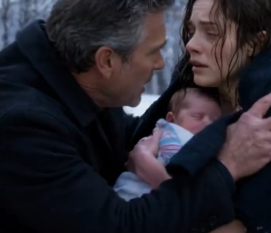 Le bébé n’avait que deux jours quand je l’ai trouvé blotti contre sa mère devant l’hôpital. Ils tremblaient tous les deux, transis d’un froid si intense qu’ils avaient l’impression que le monde entier les avait abandonnés.