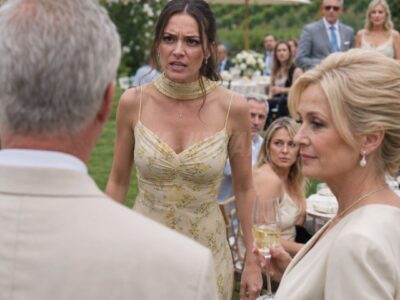 Meu irmão Eric me ligou na manhã seguinte à minha saída da festa de aniversário de casamento dos nossos pais, furioso por ter ficado com quase 14 mil dólares no bolso porque eu me recusei a pagar por um evento onde minha filha foi barrada na entrada como se fosse uma estranha. Ele me chamou de dramática, amarga, sensível demais e me acusou de destruir a família por causa de um mal-entendido, sem se dar conta de que Jessica também já tinha ido embora e se recusado a assinar o resto da conta. Eles achavam que eu e Alyssa cederíamos como sempre. Mas aí Jessica ligou para o antigo consultor financeiro do nosso pai, fez uma pergunta simples sobre a herança da qual Eric vinha se gabando há anos, e a captura de tela que ela me mandou fez tudo desmoronar de repente…