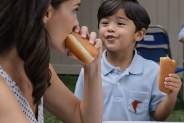 Meu sobrinho me chamou de egoísta no piquenique da família, sem saber que eu havia pago o aluguel da mãe dele por três anos.